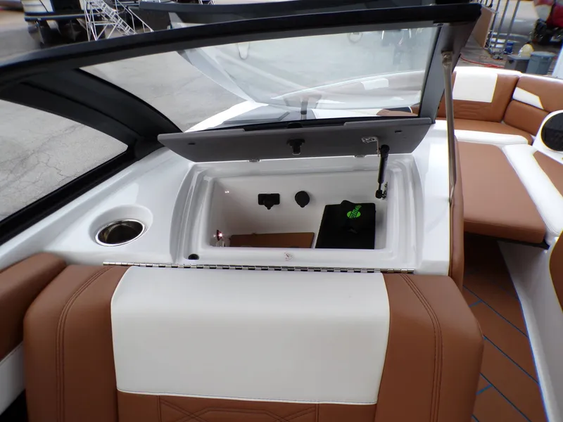 Slide: The Image of Malibu Wakesetter 26 LSV 2023 - 28