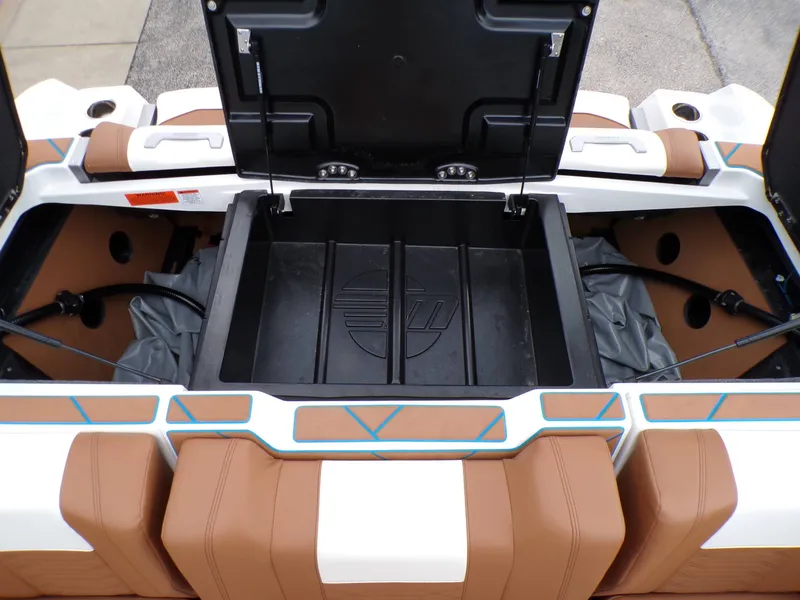 Slide: The Image of Malibu Wakesetter 26 LSV 2023 - 32