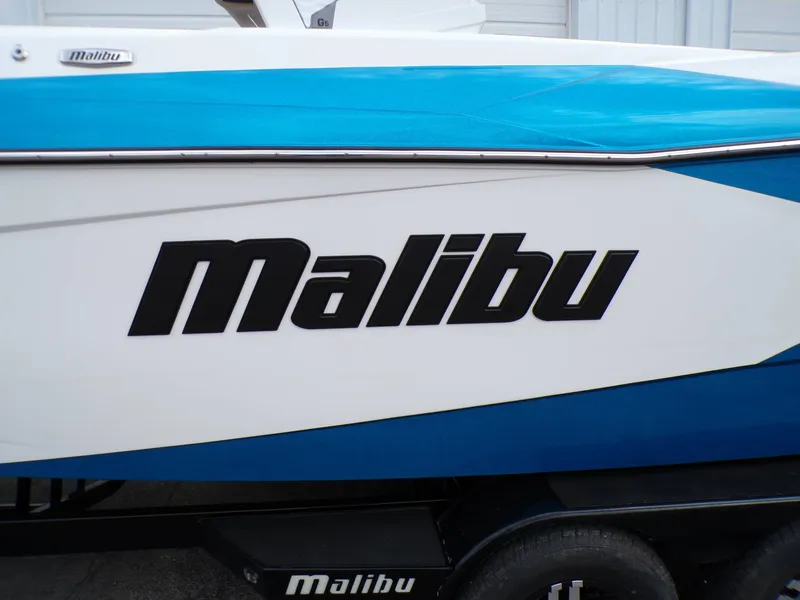 Slide: The Image of Malibu Wakesetter 26 LSV 2023 - 36