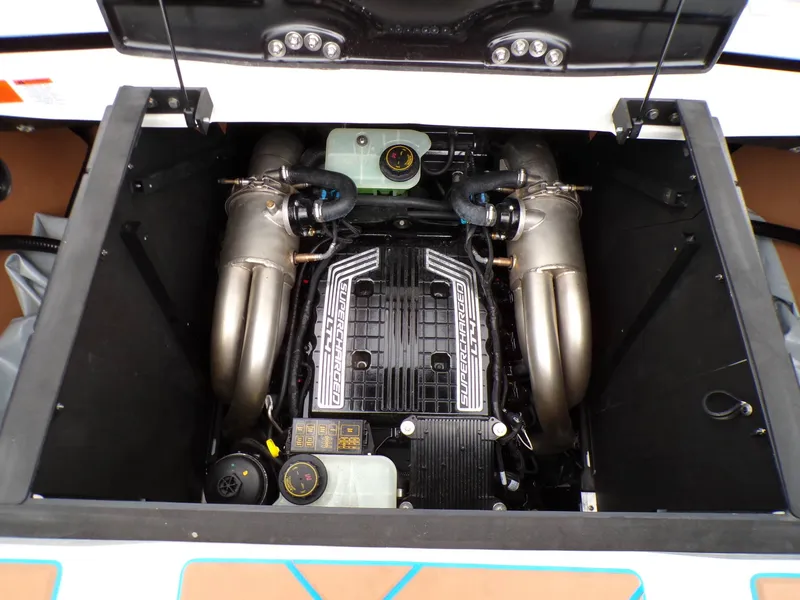 Slide: The Image of Malibu Wakesetter 26 LSV 2023 - 33