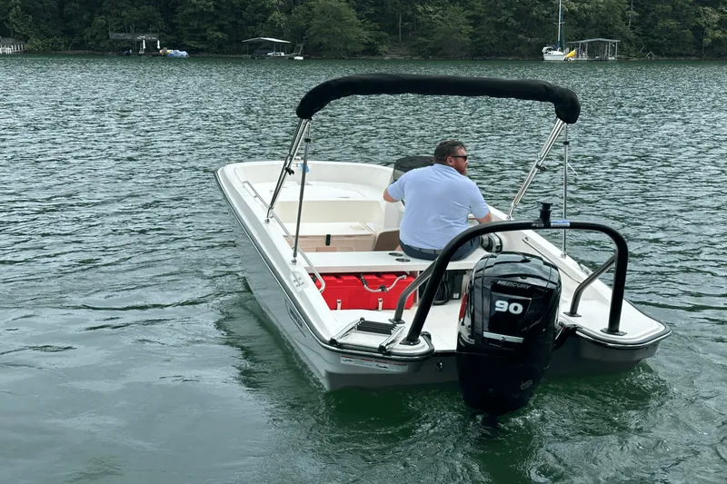 Slide: The Image of Boston Whaler 160 Super Sport 2026 - 10