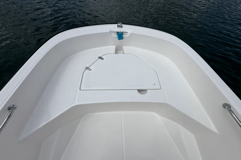 Slide: The Image of Boston Whaler 160 Super Sport 2026 - 12