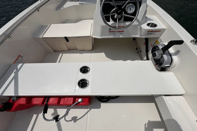 Slide: The Image of Boston Whaler 160 Super Sport 2026 - 15