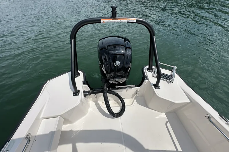 Slide: The Image of Boston Whaler 160 Super Sport 2026 - 16
