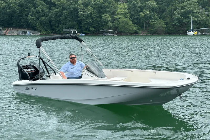 Slide: The Image of Boston Whaler 160 Super Sport 2026 - 6