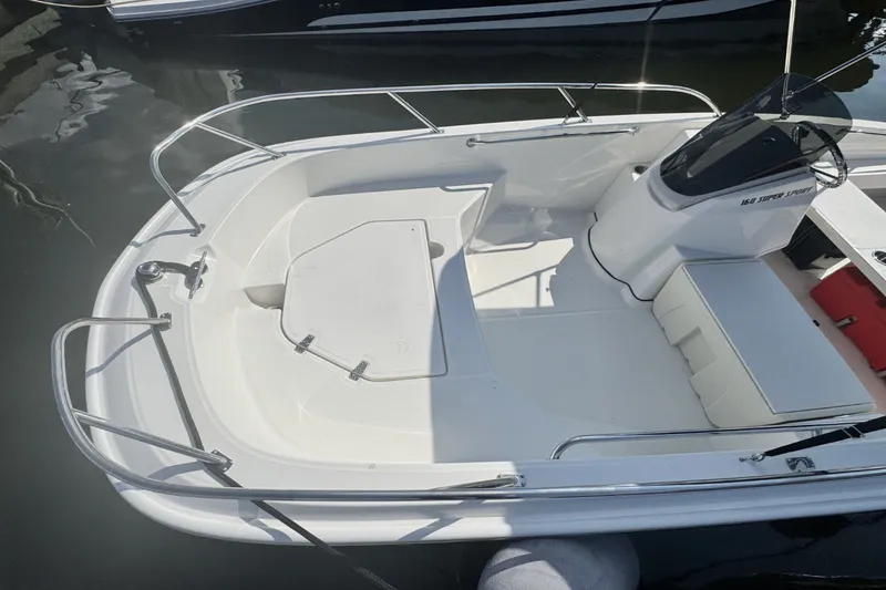 Slide: The Image of Boston Whaler 160 Super Sport 2027 - 6