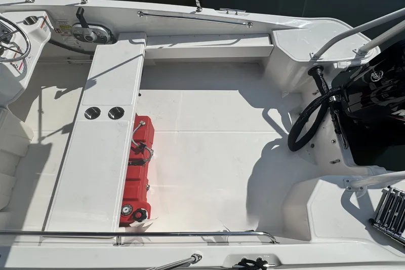 Slide: The Image of Boston Whaler 160 Super Sport 2027 - 14