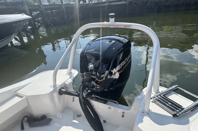 Slide: The Image of Boston Whaler 160 Super Sport 2027 - 19