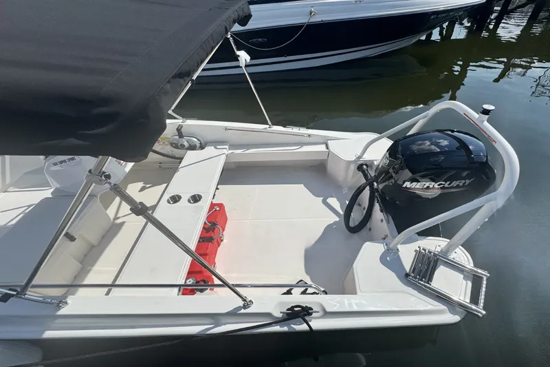Slide: The Image of Boston Whaler 160 Super Sport 2027 - 9