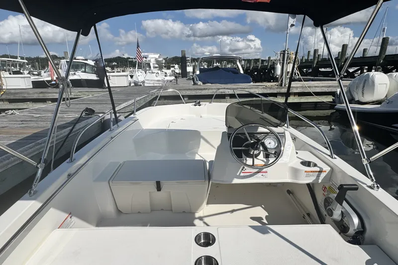 Slide: The Image of Boston Whaler 160 Super Sport 2027 - 15