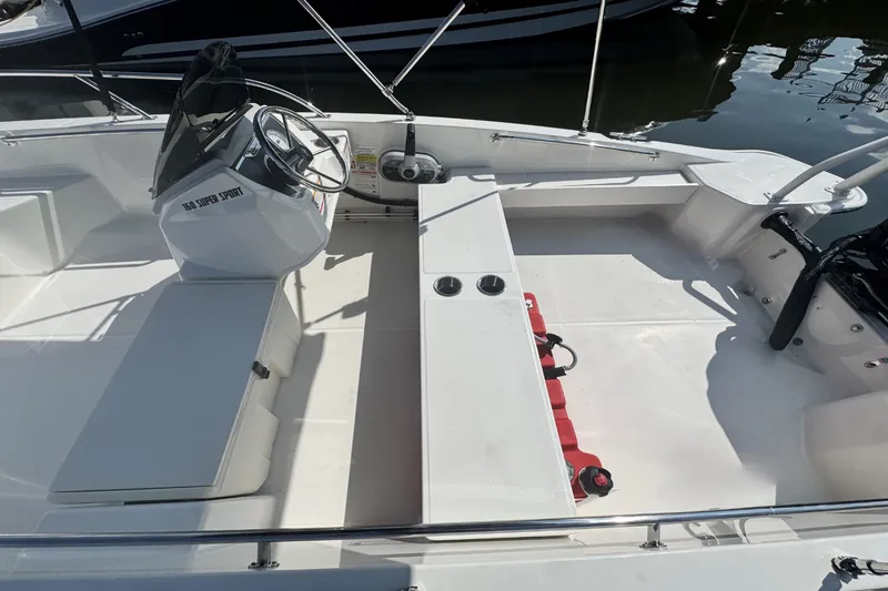 Slide: The Image of Boston Whaler 160 Super Sport 2027 - 11