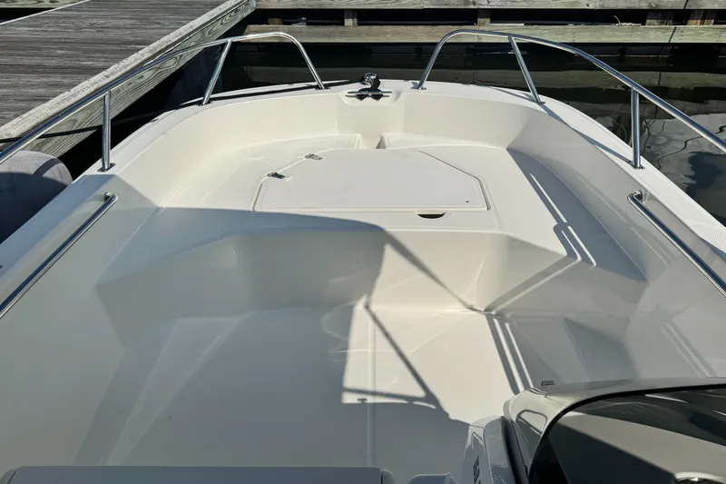 Slide: The Image of Boston Whaler 160 Super Sport 2027 - 17
