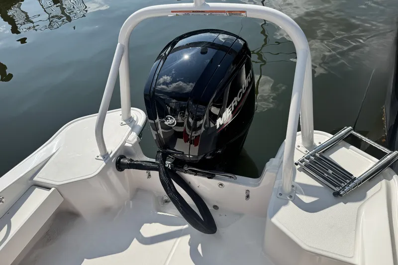 Slide: The Image of Boston Whaler 160 Super Sport 2027 - 13