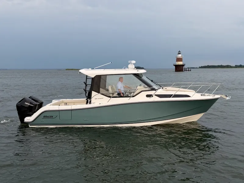 The Image of Boston Whaler 325 Conquest 2027 - 0