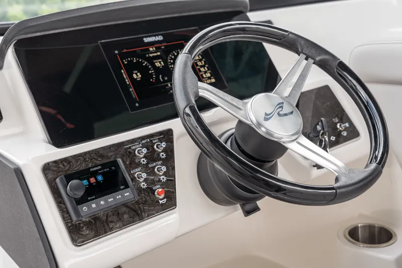 Slide: The Image of Sea Ray SPX 230 Outboard 2024 - 10