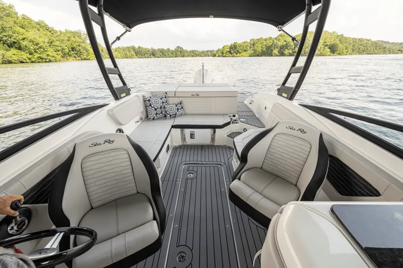 Slide: The Image of Sea Ray SPX 230 Outboard 2024 - 3