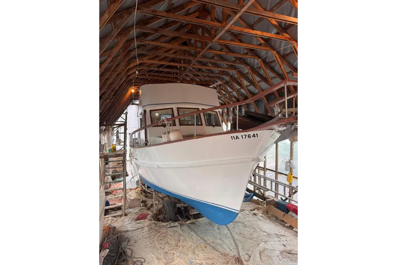 The Image of Custom Yukon 42 Trawler 2000 - 0