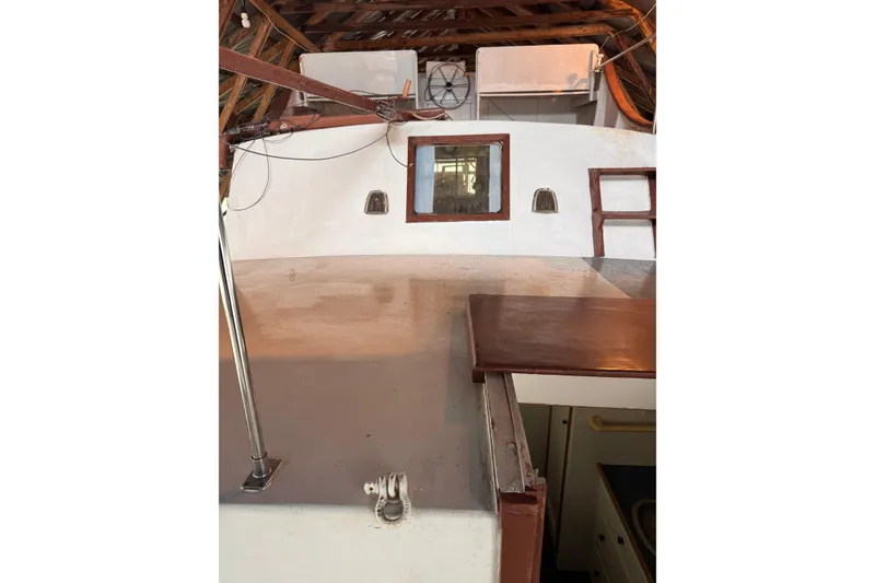Slide: The Image of Custom Yukon 42 Trawler 2000 - 10