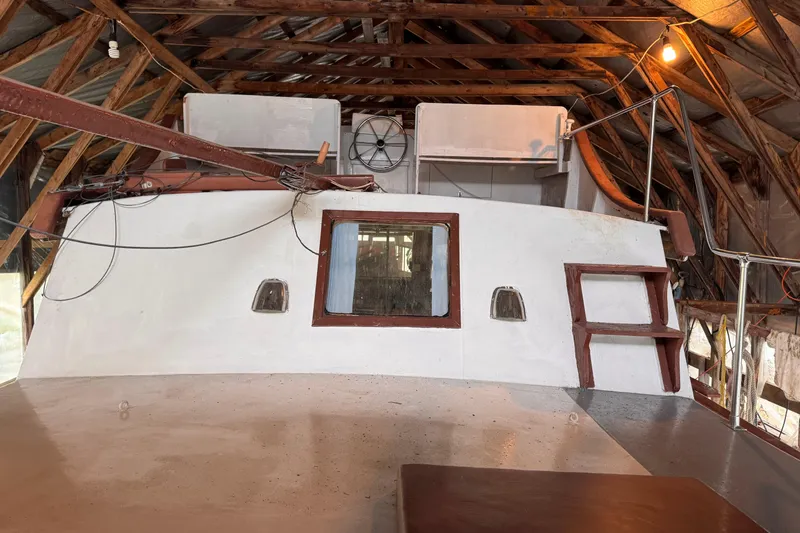 Slide: The Image of Custom Yukon 42 Trawler 2000 - 14