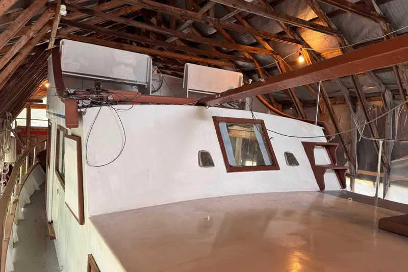 Slide: The Image of Custom Yukon 42 Trawler 2000 - 15