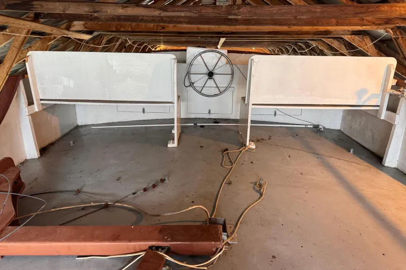 Slide: The Image of Custom Yukon 42 Trawler 2000 - 16