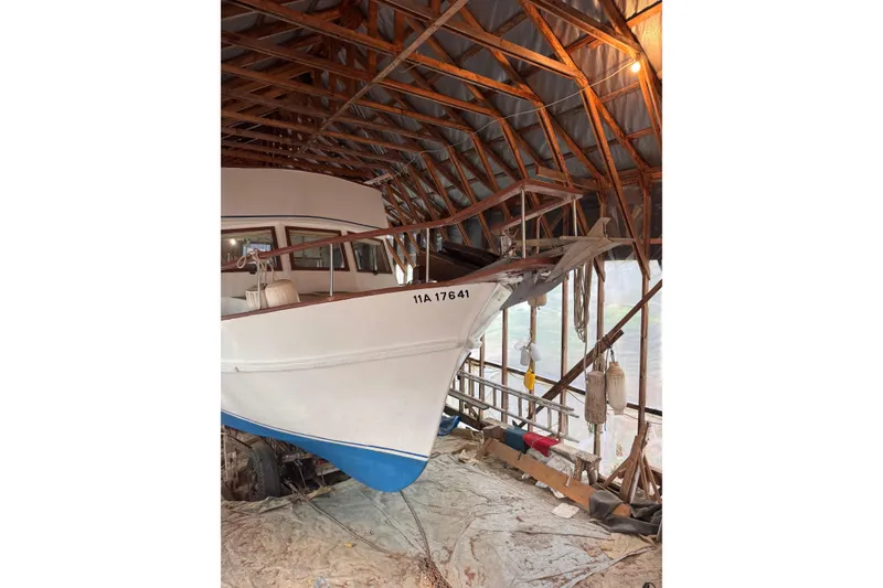 Slide: The Image of Custom Yukon 42 Trawler 2000 - 2