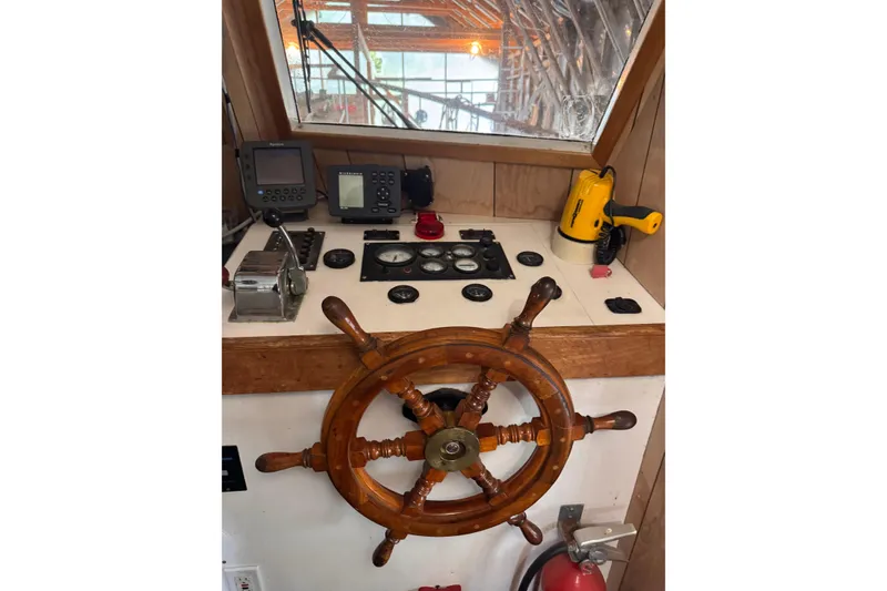 Slide: The Image of Custom Yukon 42 Trawler 2000 - 22