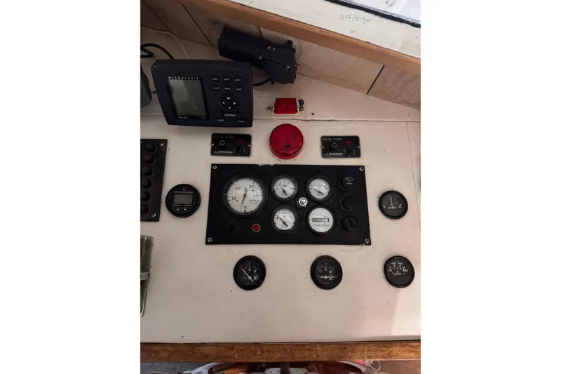 Slide: The Image of Custom Yukon 42 Trawler 2000 - 23