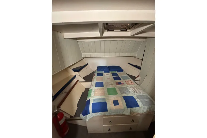 Slide: The Image of Custom Yukon 42 Trawler 2000 - 28