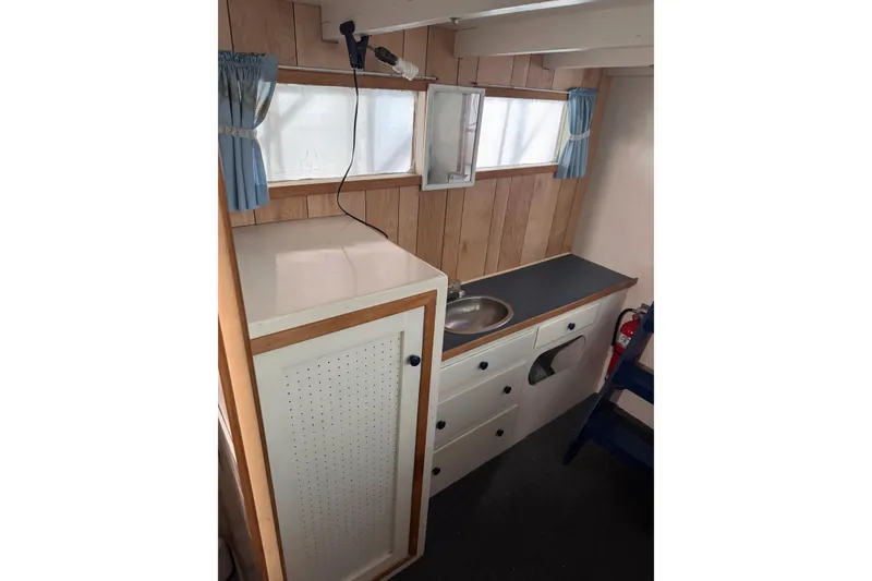 Slide: The Image of Custom Yukon 42 Trawler 2000 - 34