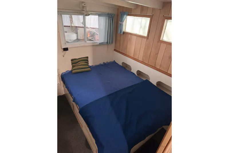 Slide: The Image of Custom Yukon 42 Trawler 2000 - 35