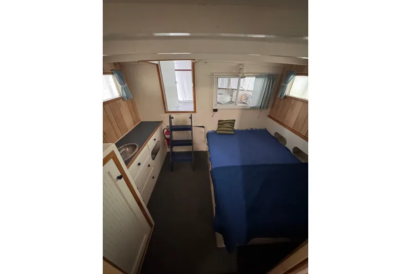 Slide: The Image of Custom Yukon 42 Trawler 2000 - 36