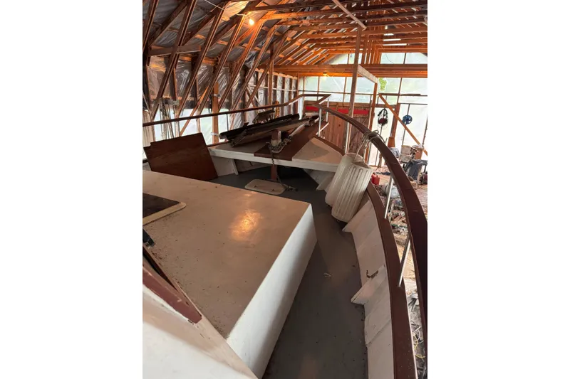 Slide: The Image of Custom Yukon 42 Trawler 2000 - 4