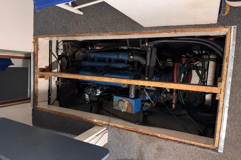 Slide: The Image of Custom Yukon 42 Trawler 2000 - 41