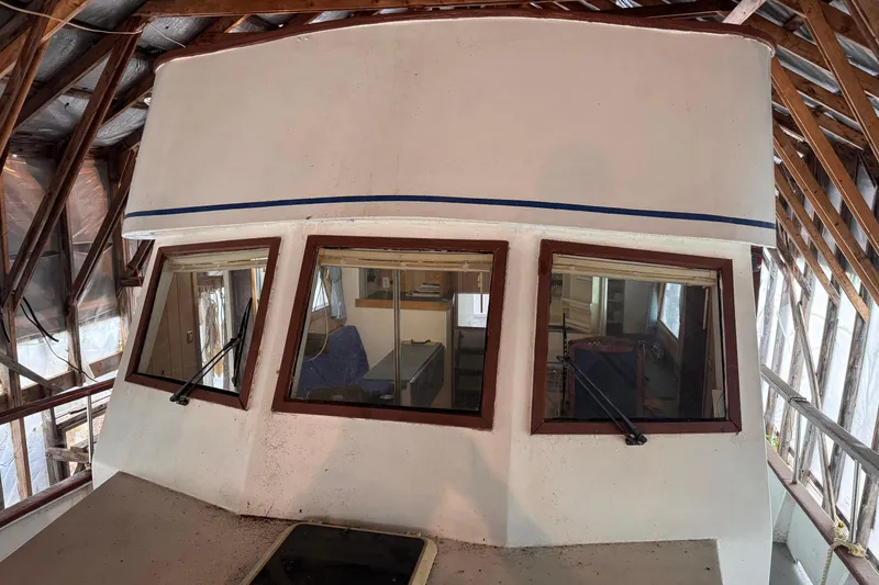 Slide: The Image of Custom Yukon 42 Trawler 2000 - 6