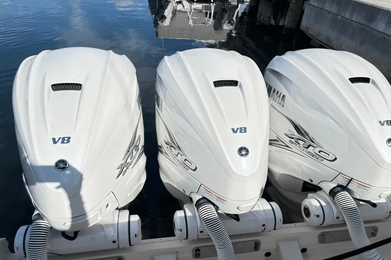 Slide: The Image of Grady-White FREEDOM 375 2020 - 11