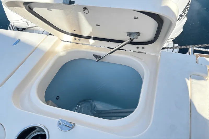 Slide: The Image of Grady-White FREEDOM 375 2020 - 13