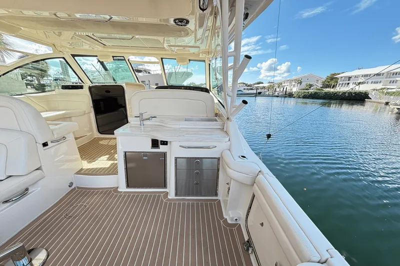 Slide: The Image of Grady-White FREEDOM 375 2020 - 17