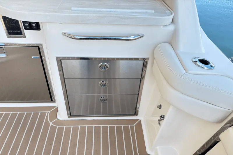 Slide: The Image of Grady-White FREEDOM 375 2020 - 19