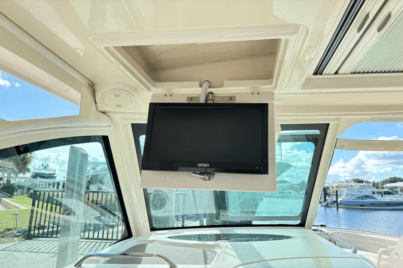 Slide: The Image of Grady-White FREEDOM 375 2020 - 32