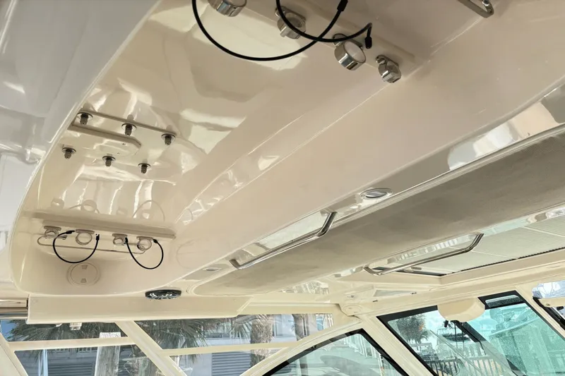 Slide: The Image of Grady-White FREEDOM 375 2020 - 34