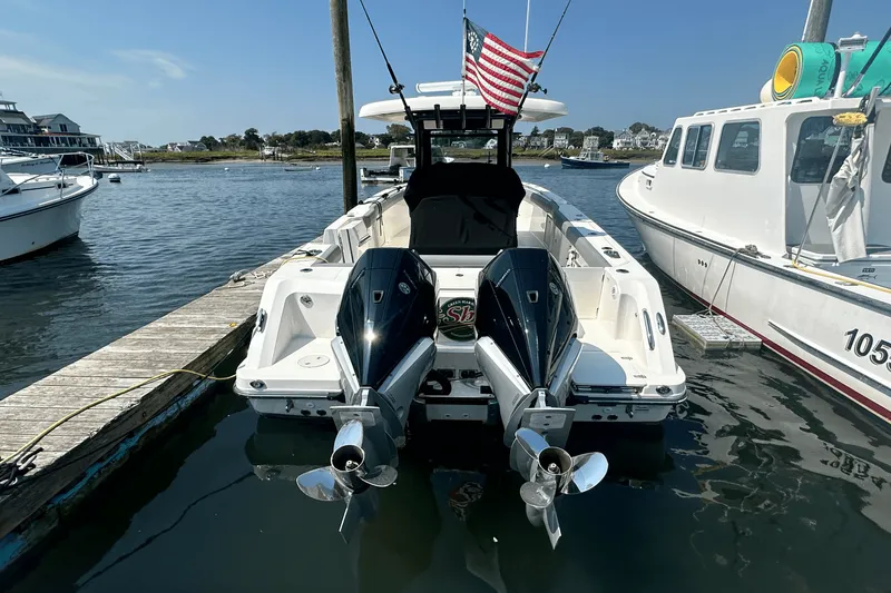 Slide: The Image of Boston Whaler 330 OUTRAGE 2023 - 1