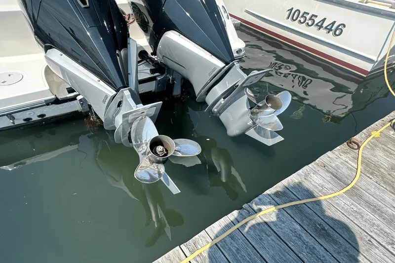 Slide: The Image of Boston Whaler 330 OUTRAGE 2023 - 2