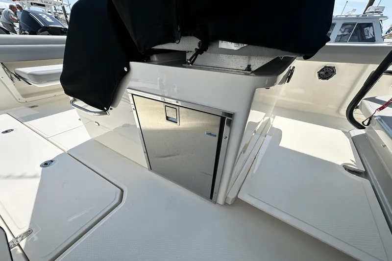 Slide: The Image of Boston Whaler 330 OUTRAGE 2023 - 24