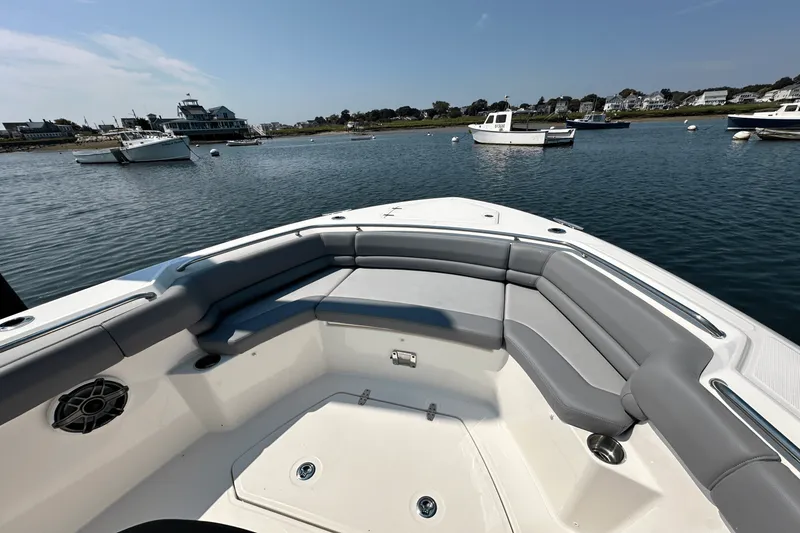 Slide: The Image of Boston Whaler 330 OUTRAGE 2023 - 27