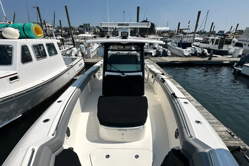 Slide: The Image of Boston Whaler 330 OUTRAGE 2023 - 28
