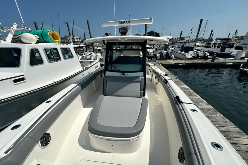 Slide: The Image of Boston Whaler 330 OUTRAGE 2023 - 29