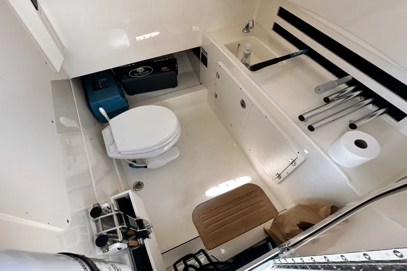 Slide: The Image of Boston Whaler 330 OUTRAGE 2023 - 31