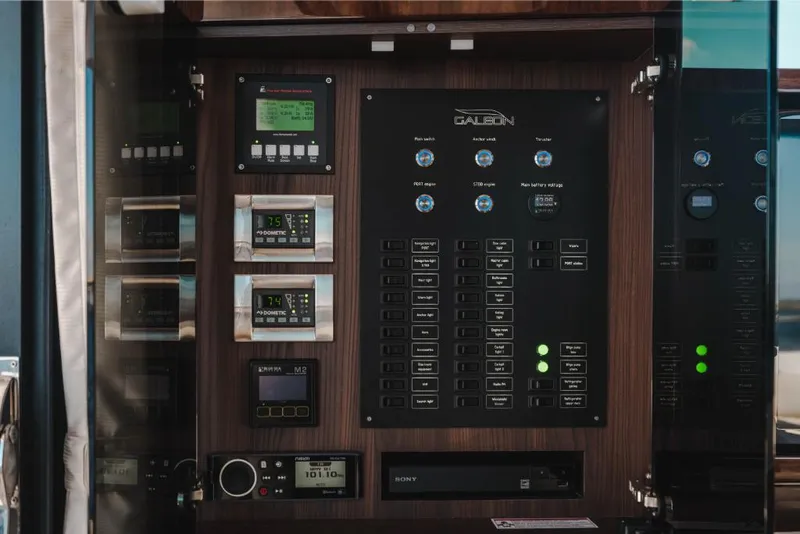 Slide: The Image of Galeon 410 HTC 2023 - 117