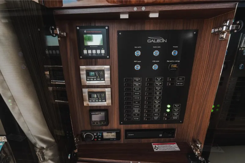 Slide: The Image of Galeon 410 HTC 2023 - 118